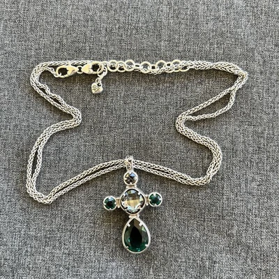 Collar Brighton Gracioso Cruz Verde Gris Cristal Plata $108 Foto 1 de 4