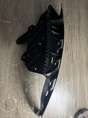 Soporte de cubierta de parachoques del lado del conductor OEM Jeep Compass 2022-2024 Mopar 6854-2245-AA Foto 1 de 4