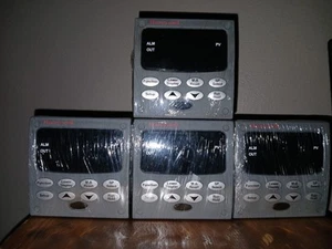 Used DC2500 Honeywell Controllers - Picture 1 of 6