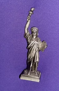 Figura de peltre Estatua de la Libertad de 5 pulgadas - Pisapapeles antiguo pesado y sólido de los años 80 - Imagen 1 de 3