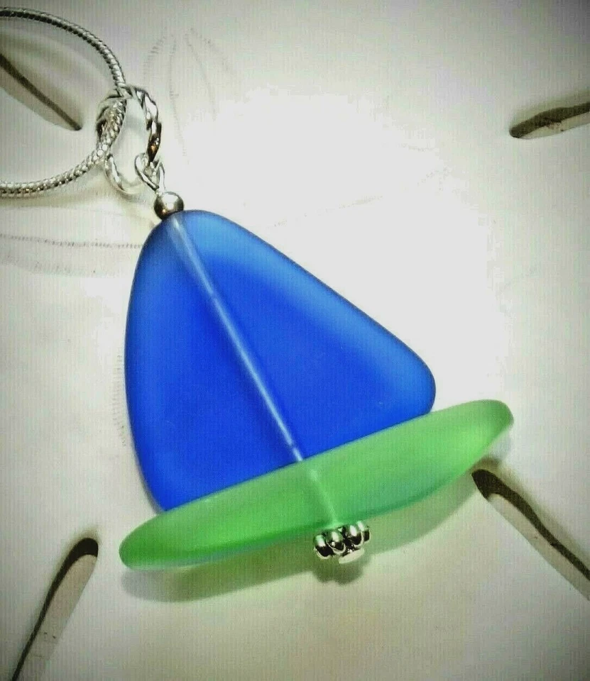 VELERO Hecho a Mano Joyería de Vidrio de Mar AZUL COBALTO con VERDE Casco Collar Náutico  Foto 1 de 1