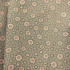 1933 Green Ditzy Daisies & Dots on Green by Chloe’s Closet for Moda BTFQ - Picture 1 of 6