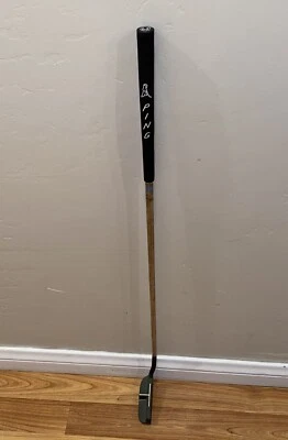 RH Tommy Armour T-Line V Heel-Shafted 31" Putter Golf Club - Image 1 of 4