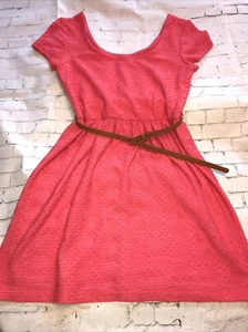 Lily Rose Medium Kleid koralle strukturiert Gürtel Kurzarm U-Ausschnitt gebraucht, in einwandfreiem Zustand - Bild 1 von 5