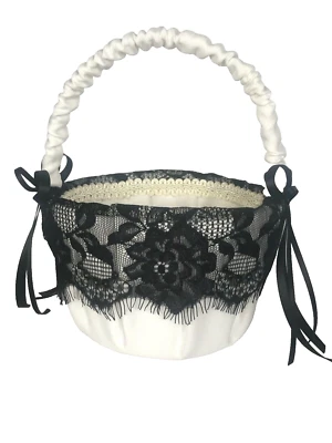 Cesta de flores de marfim para casamento unidade de renda preta Forever Love - Imagem 1 de 4