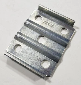 TruRyde Tie Plate PSG23 for a 2-3/8" diameter trailer axle zinc-plated - Picture 1 of 7