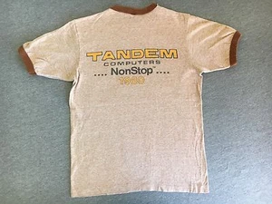 Camisa Tándem Computadoras Vintage Años 70 Tecnología Marrón Ringer Dos Bicicletas EE. UU. Sm ¡RARA! - Imagen 1 de 5