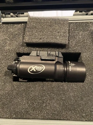 Luz de arma compacta Surefire 200X con estuche Foto 1 de 4