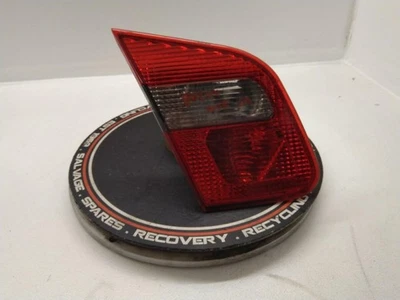 Luz trasera izquierda interior pasajeros Mitsubishi Carisma 2003 NSR - Imagen 1 de 4