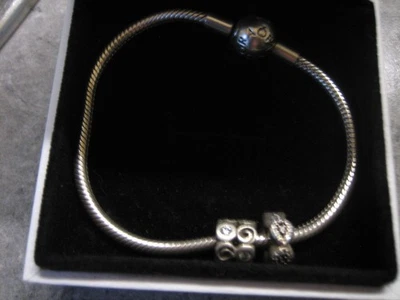 pandora armband 18 cm original moments mit charms und box - Bild 1 von 4