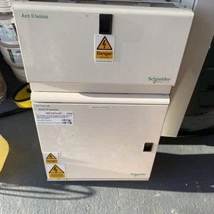 Schneider Electric SEA9BN6 Acti9 Isobar Distribution Board 6 Ways With Mcbs - Picture 1 of 4