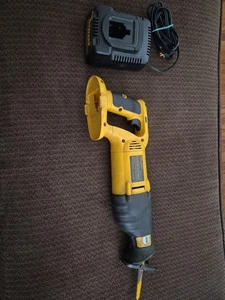 DeWalt DC385 18V Type 2 Variable Speed Reciprocating Saw And Car Charger  - Picture 1 of 5