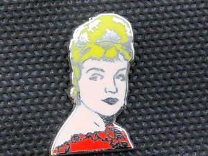 PINS PIN CINEMA FILM SIMONE SIGNORET VERSION ARGENT  - Picture 1 of 1