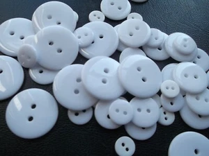 30 to 90 White Plain Round Sewing Buttons 9mm / 11mm / 15mm / 18mm / 23mm / 28mm - Picture 1 of 1