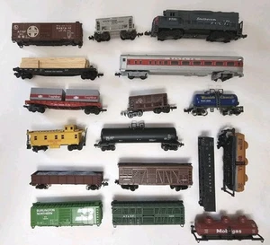 Lot of 17 N Scale Passenger & Freight Cars - Athearn, Trix, Kadee, Rapido - Picture 1 of 15