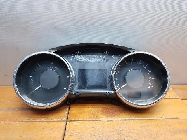 Painéis de instrumentos Peugeot 3008 2011 - Imagem 1 de 4