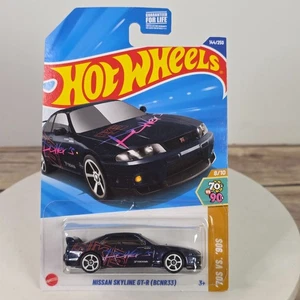 Nissan Skyline Gt-R Bcnr33 70S Vs 90S Auto Giocattolo Die Cast da Collezione con Retrò... - Foto 1 di 20