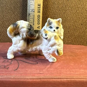 Mini casa de muñecas vintage miniatura mamá gato con gatito en la boca gatito persa - Imagen 1 de 7