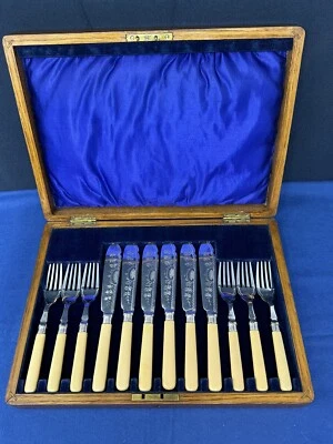 ANTIQUE FISH SERVICE SHEFFIELD 1909 IN OAK CASE - Image 1 of 4