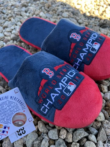 Boston Red Sox 2018 World Series Champions mens size Medium slippers Cover