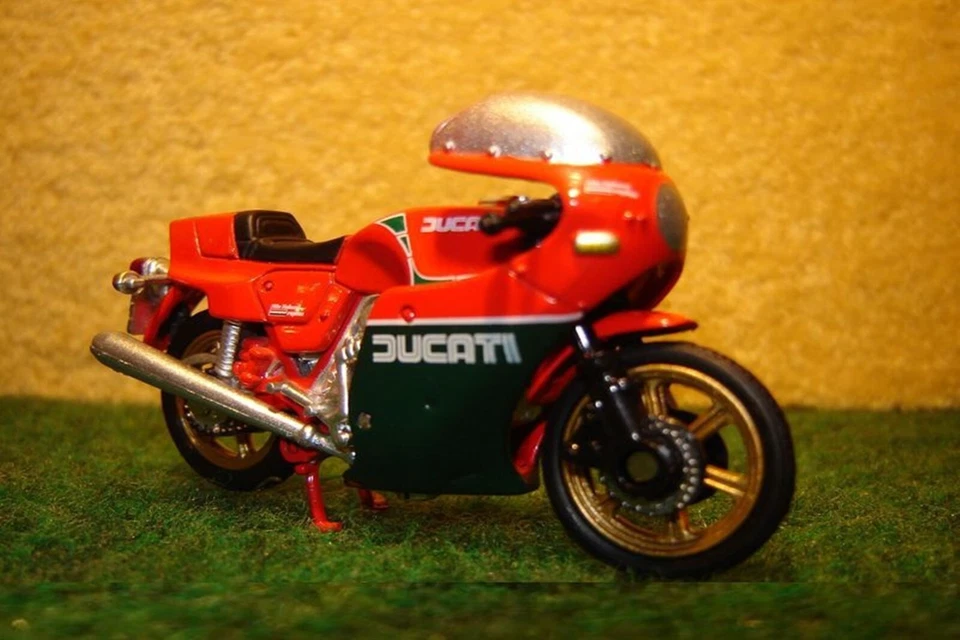 1:32 Ducati MH 900 Replica Hailwood 1979  New Ray 01242 - Bild 1 von 1