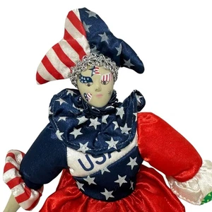 Neu mit Etikett Zuckerhut Classiques Puppe Harlekin Narr Porzellan 10 Zoll USA amerikanische Flagge - Bild 1 von 6