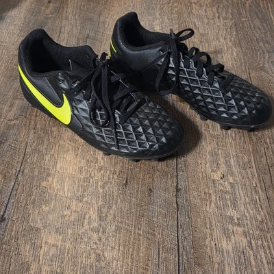 Nike Boys Tiempo Legend 8 Club  Black SoccerCleats Shoes Sneakers 2Y - Image 1 of 4