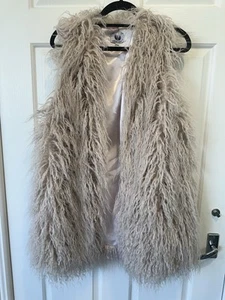 Faux Fur Vest - Picture 1 of 4