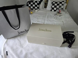 Peluche Jellycat Neiman Marcus nuovo con scatola nuovo con etichette leone e drago bianco edizione limitata - Foto 1 di 9