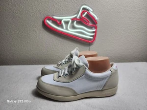 HUSH PUPPIES Women's Leather Upbeat Sneaker NWOB Tan & White Size 8.5 - Picture 1 of 9