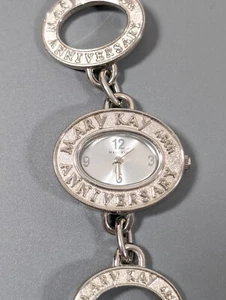Mary Kay Womens Oval Silver Tone Toggle Bracelet Chain 9 in New Battery - Picture 1 of 9