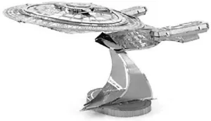 U.S.s. Enterprise Next Generation: Metal Earth 3D Laser Cut Star Trek Model Kit - Foto 1 di 2