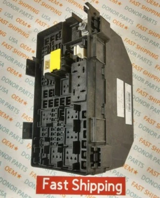 Dodge Nitro Jeep Liberty 2010 TIPM caja de fusibles BCM 04692297AE 297AE Foto 1 de 3