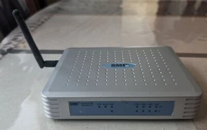 SMC SMCWBR14-G Wireless Cable/DSL Broadband Router - Picture 1 of 3
