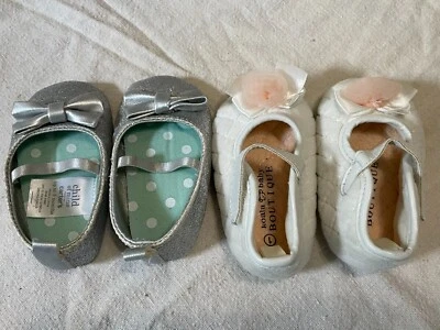 Dos pares de zapatos recién nacidos de Koala Baby Boutique (talla 1) y Carter's en muy buen estado/ln Foto 1 de 4