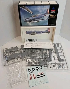 Accurate Miniatures #3411 SBD-3 Dauntless Battle Coral Sea Maßstab 1:48 ungeöffnet - Bild 1 von 9