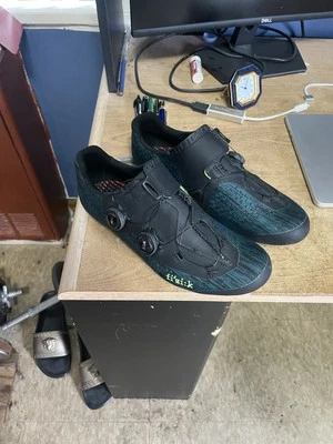 Usado duas vezes! Sapatos de ciclismo de estrada Fizik R1 Infinito carbono gasolina azul 43 UE BOA - Imagem 1 de 2