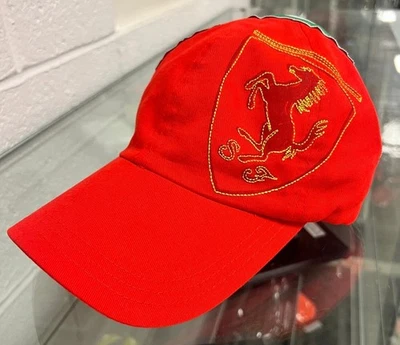 Sombrero Ferrari Puma Rojo Vintage Punto Amarillo Bordado Foto 1 de 4