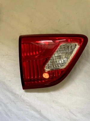 Luz trasera interior izquierda Nissan Pathfinder 2017-2020 OEM PP1-P2 Foto 1 de 4