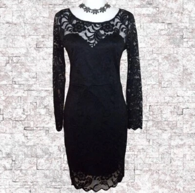 VESTIDO DE CÓCTEL CHARLOTTE RUSSE ENCAJE FLORAL ESPALDA ABIERTA Foto 1 de 4