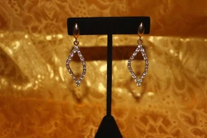 GENUINE CRYSTAL EARRING (#16) WITH GENUINE CRYSTALS BRAND NEW - Picture 1 of 3