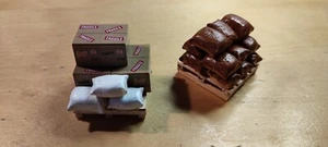 1/43 PEDANE IN LEGNO, SACCHI E SCATOLA - Foto 1 di 1