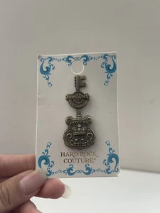 Hard Rock Cafe - Atlantic City 3D Antique Couture Guitar Pin - Picture 1 of 2