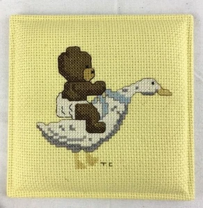 Imagen completa de guardería punto de cruz de pato ganso montado oso bebé 5x5 - Imagen 1 de 4