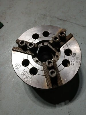 Portabrocas eléctrico Kitagawa B-06 6" 3 mordazas Foto 1 de 4