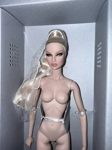 Juguetes Integrity Moda Realeza Martini Social Eugenia Desnudo - Imagen 1 de 2