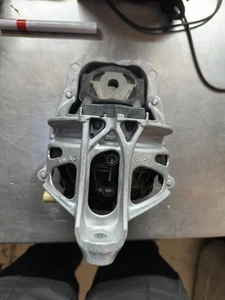 Genuine Audi Q5 2017-on electric engine mount (right) 4M0199372GH - Picture 1 of 7