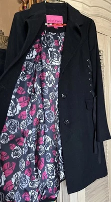 Betsey Johnson Y2K Talla Pequeña Plisado Lana Corsé-Cintura Estilo Ajuste y Abrigo Acampanado Negro Foto 1 de 4