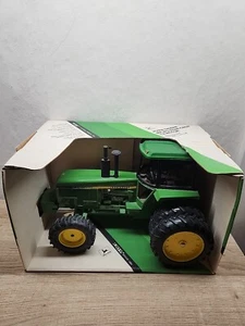 Ertl John Deere MFWD FWA Row Crop 1:16 scale Diecast Toy Farm Tractor 4850 NIB - Picture 1 of 6