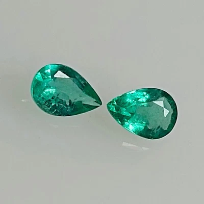 0.74 CT - Natural Zambian Emerald Nice Luster Green Gem Pear Pair  - 9603 - Image 1 of 2